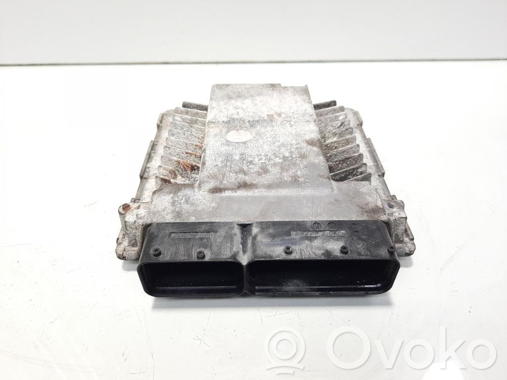 Volkswagen PASSAT B6 Moottorin ohjainlaite/moduuli (käytetyt) 