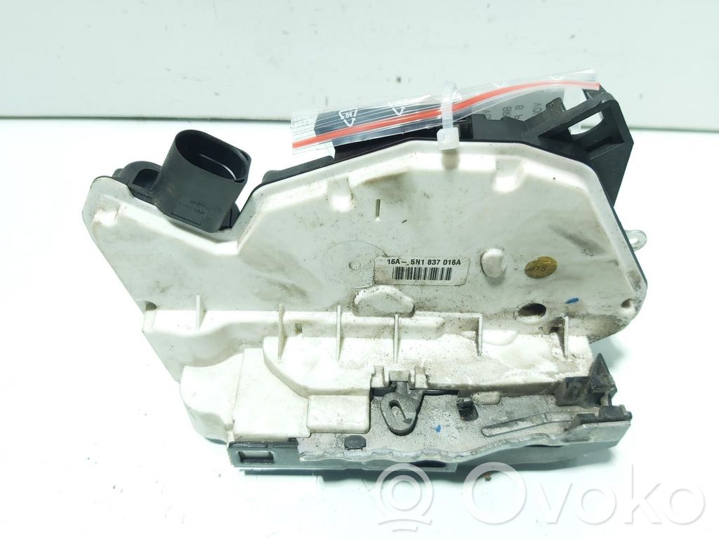 Volkswagen PASSAT CC Serratura portiera anteriore (vicino alla maniglia)
