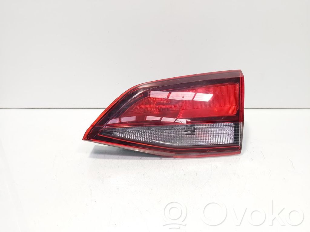 Opel Astra K Klosze lamp tylnej klapy bagażnika 