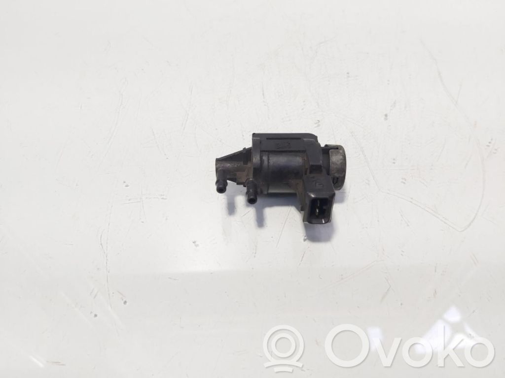 Audi A4 S4 B5 8D Pompe à vide 