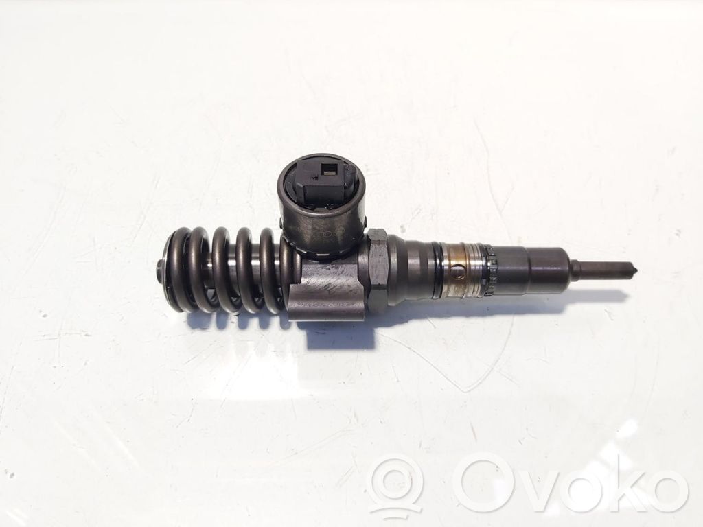 Audi A4 S4 B7 8E 8H Wtryskiwacz paliwa 