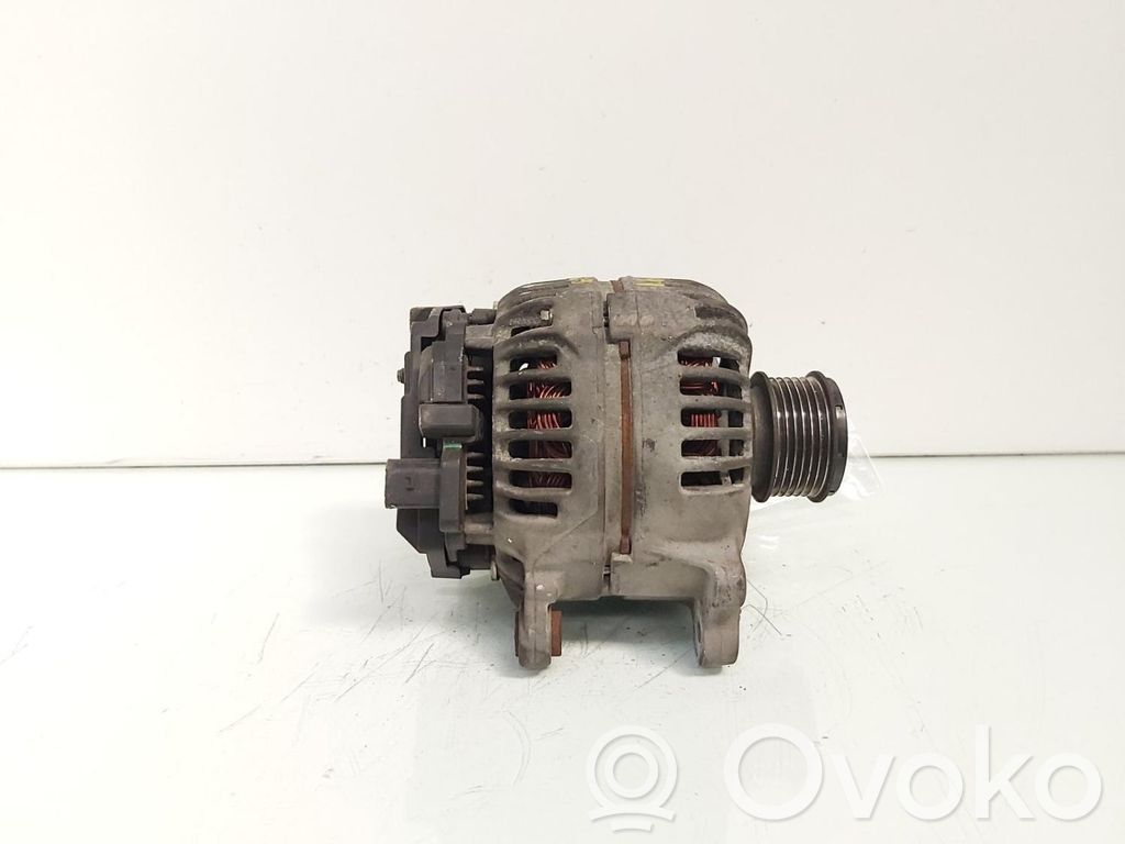 Volkswagen PASSAT B7 Alternator