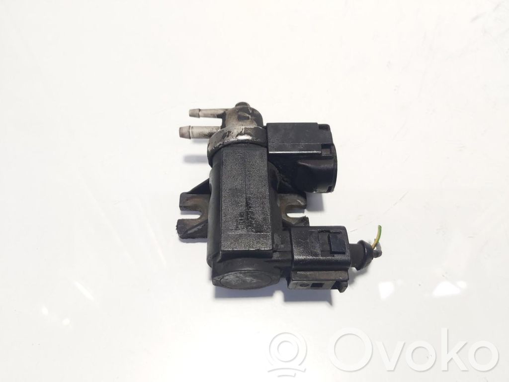 Audi A4 S4 B6 8E 8H Pompa a vuoto