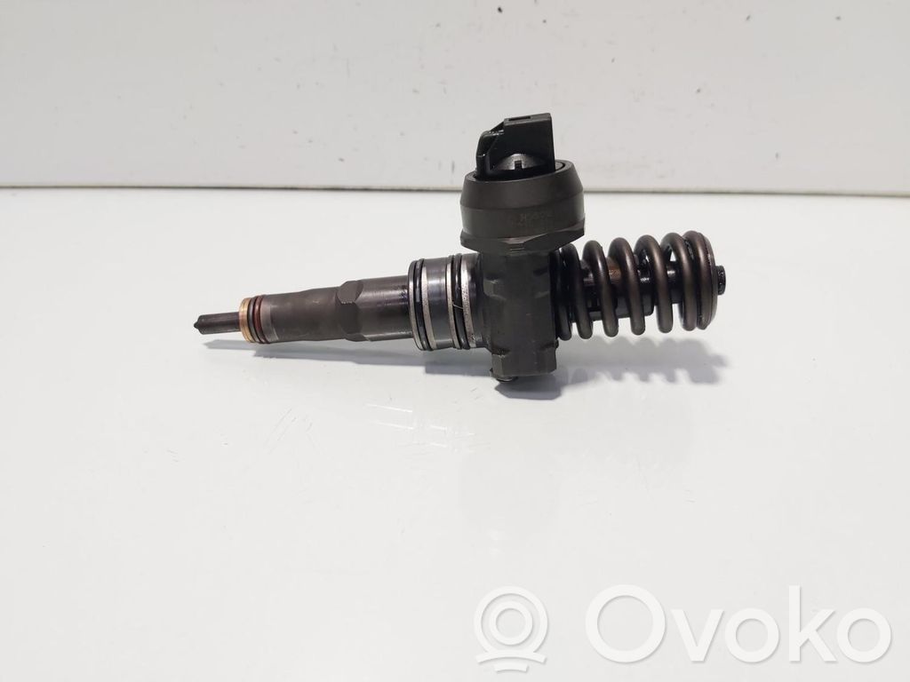 Volkswagen Golf V Polttoainesuutin 