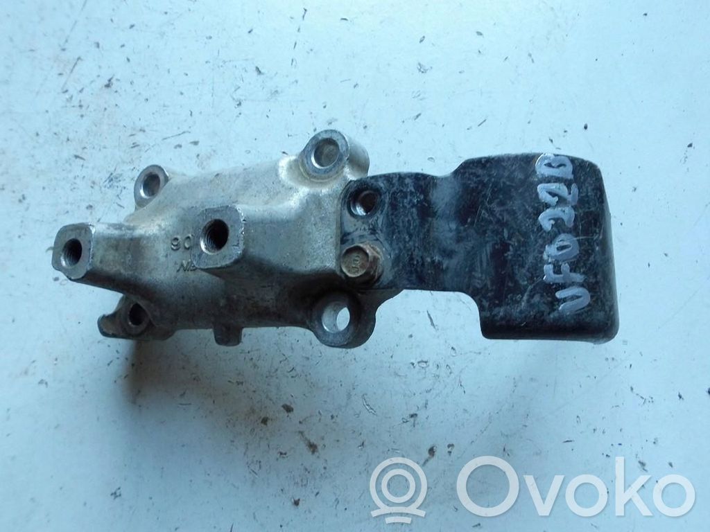 Honda Civic Engine mounting bracket 