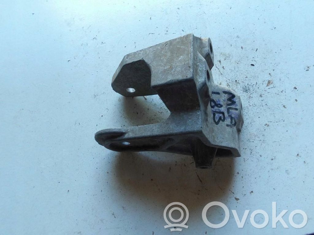 Engine mounting bracket   IHT67JH