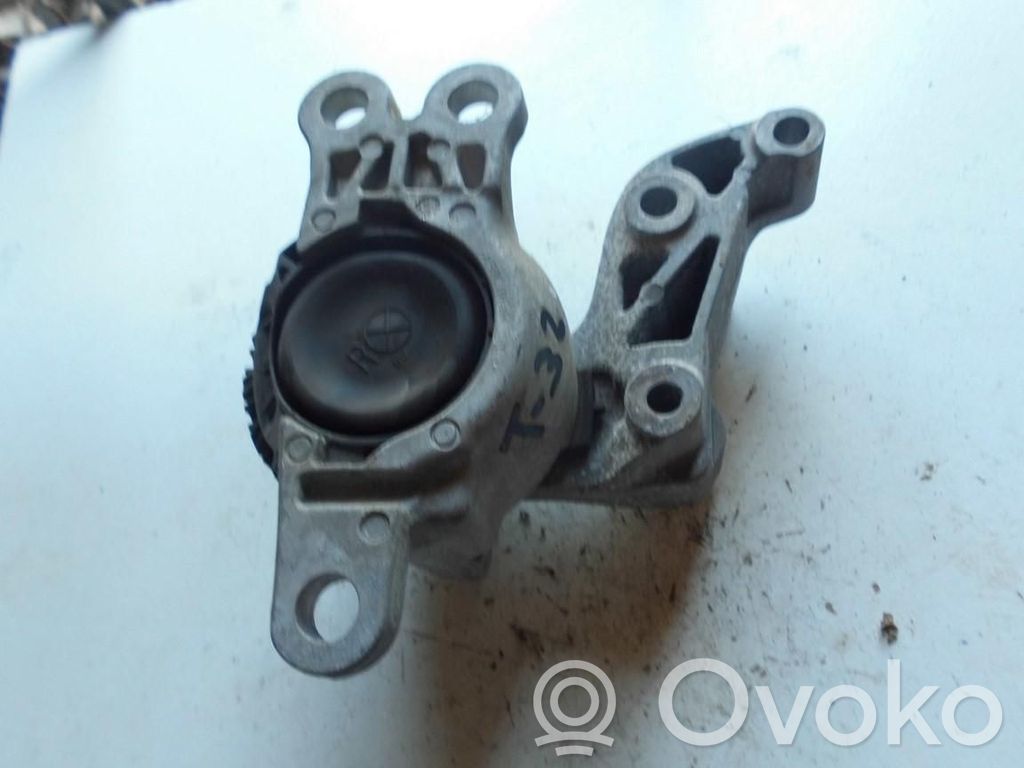 Nissan X-Trail T32 Engine mount bracket 