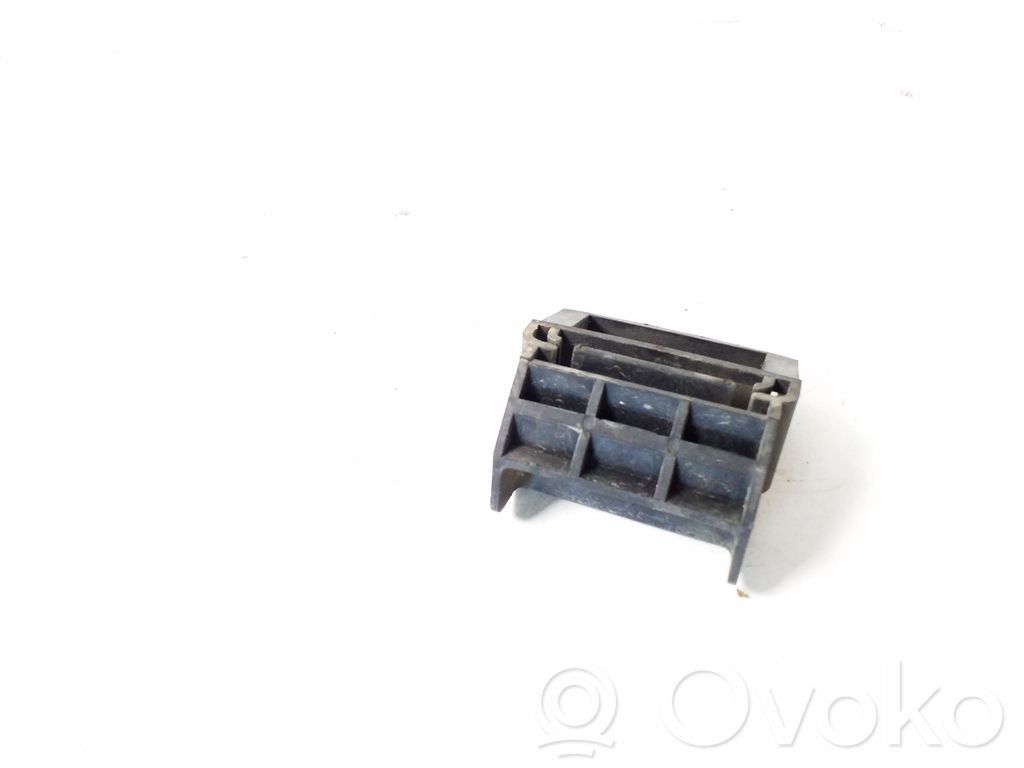 Land Rover Range Rover L322 Radiator mount bracket 