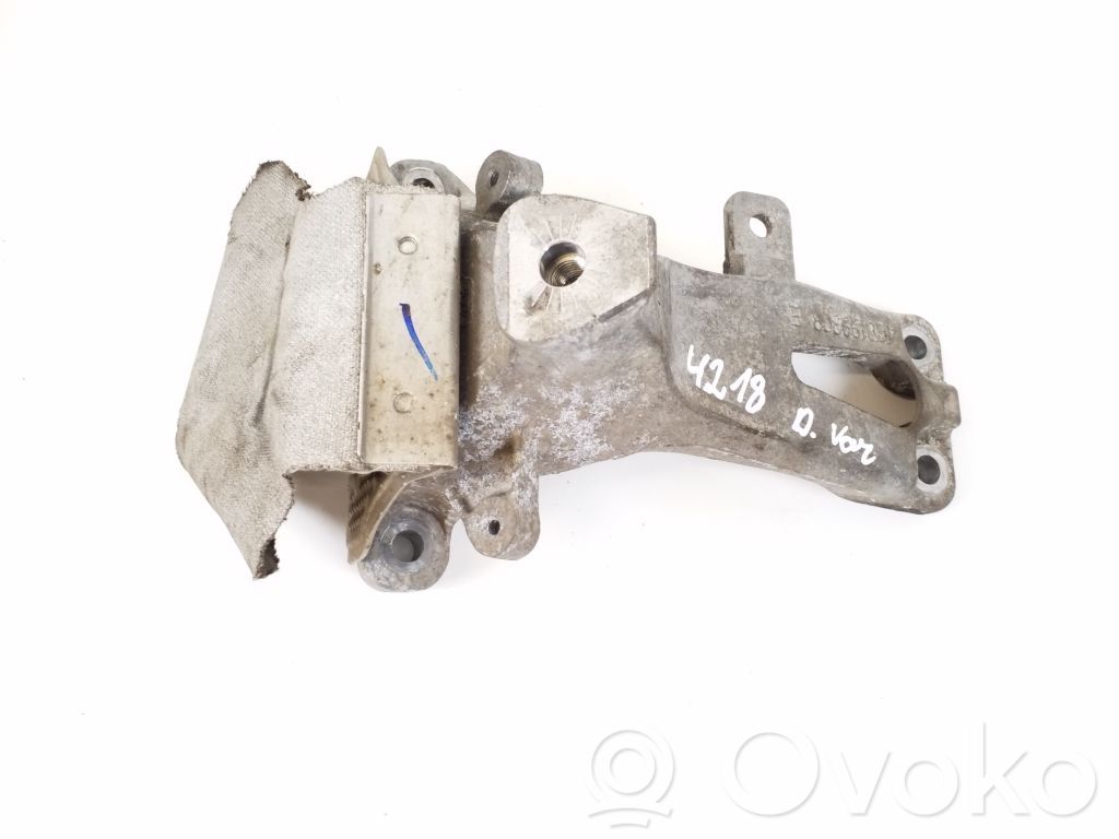 Audi A8 S8 D4 4H Engine mounting bracket 