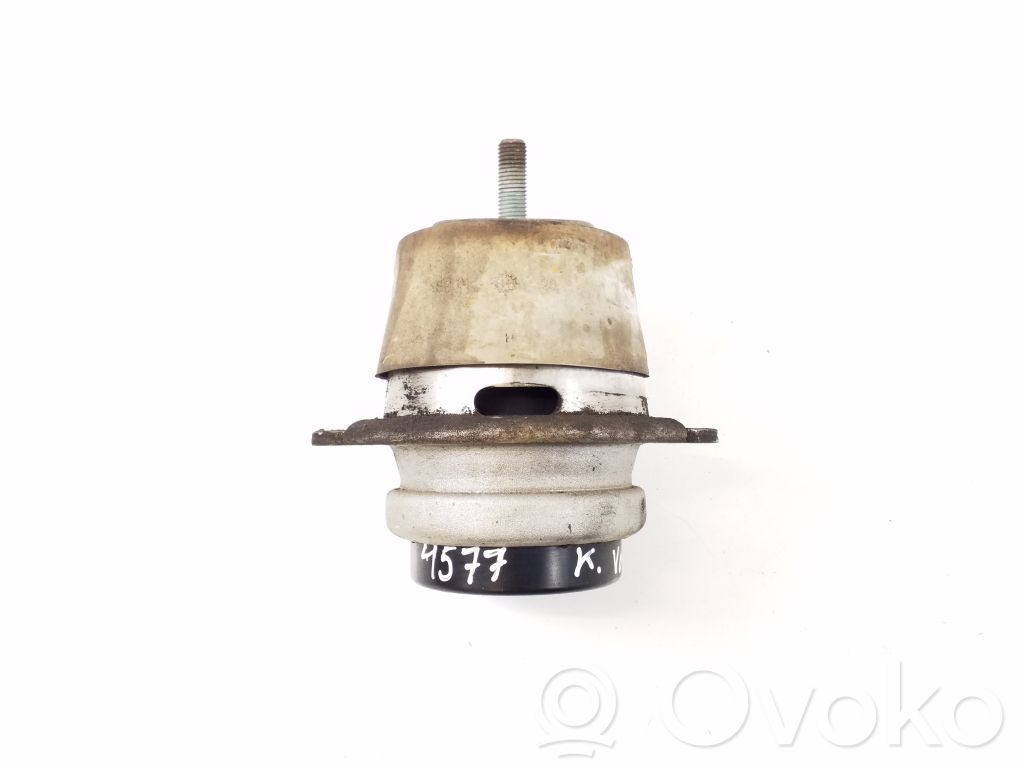 Engine mount bracket   7P6199131