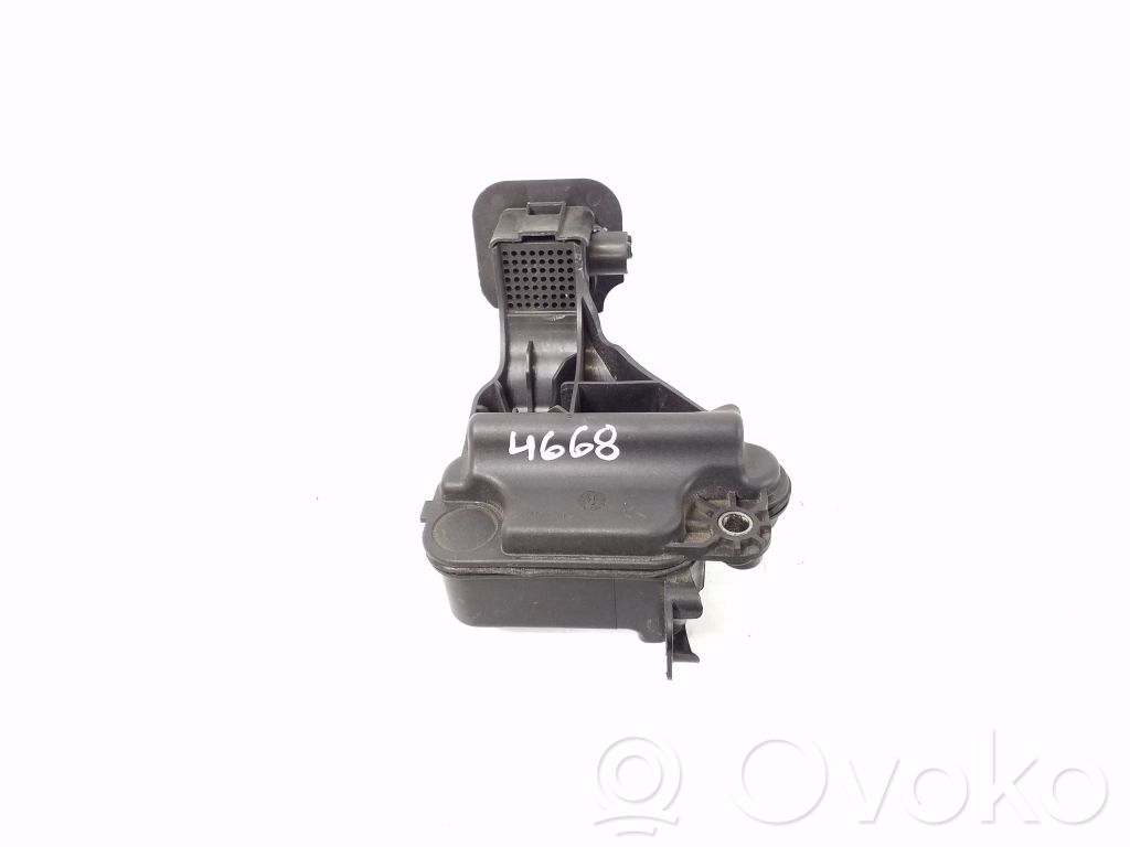 Ford Mondeo MK V Muu moottoritilan osa 
