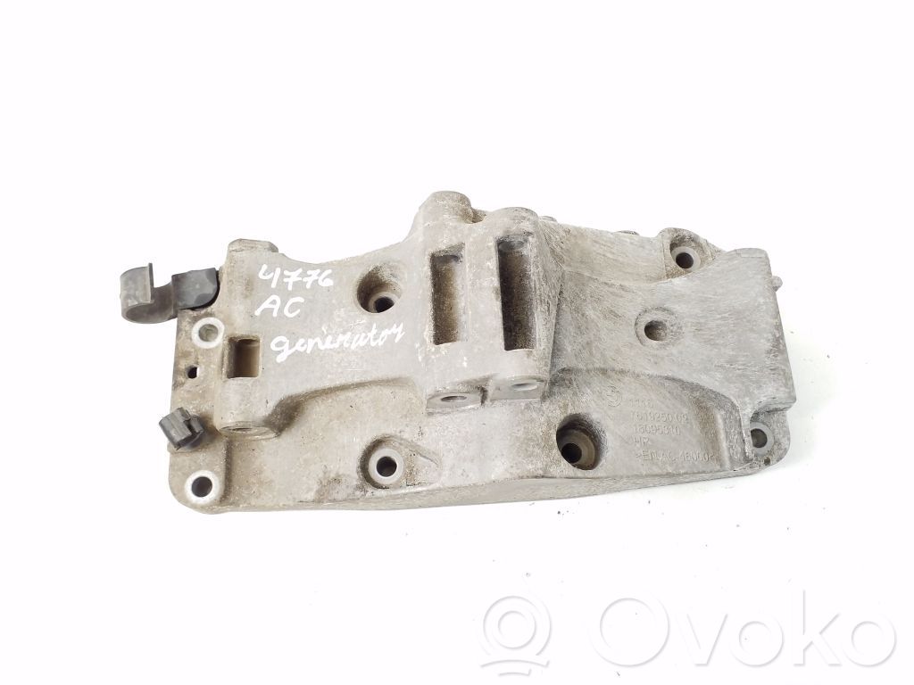 BMW X3 F25 Supporto del generatore/alternatore 