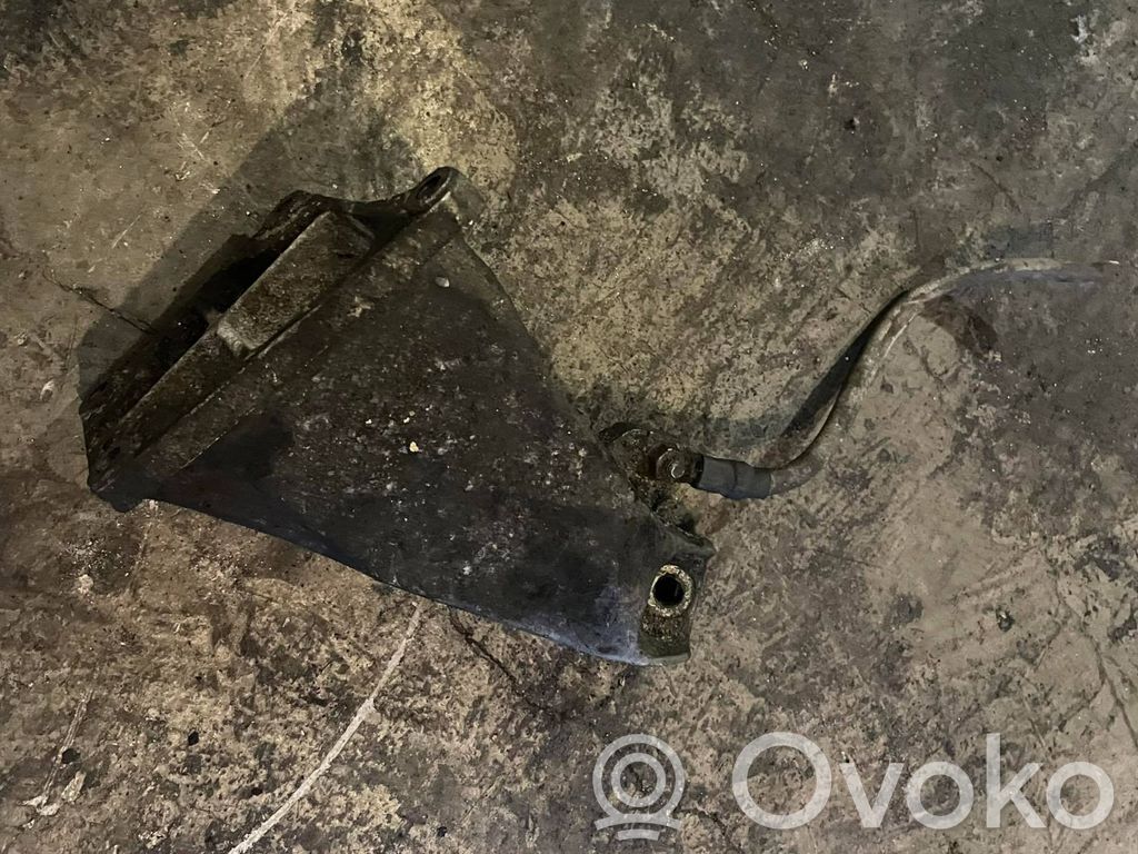 Engine mounting bracket   22116751582