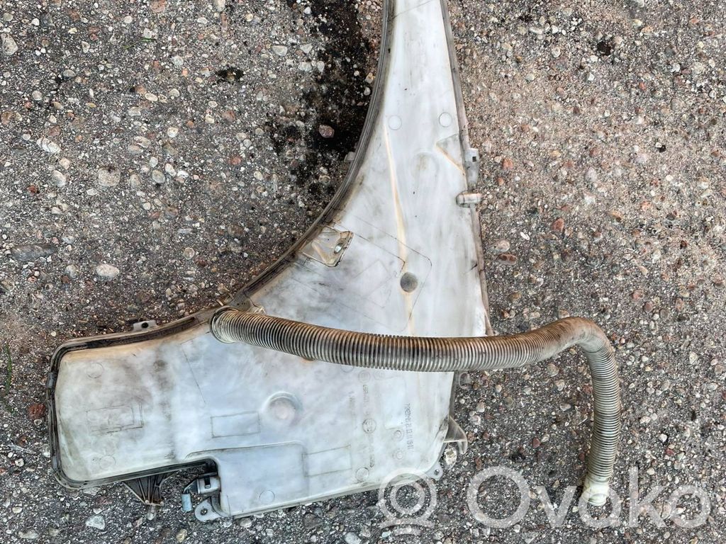Tuulilasinpesimen nestesäiliö   7124231