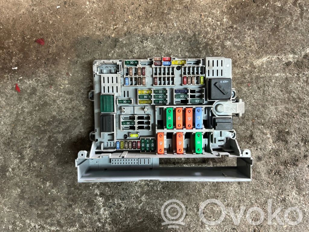 BMW 3 E90 E91 Fuse module 