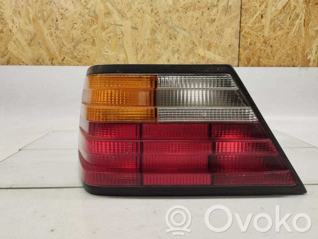 Mercedes-Benz E W124 Galinis žibintas kėbule 