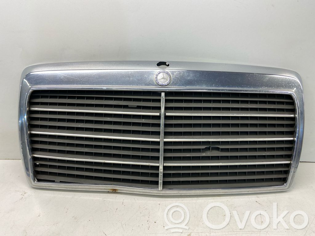 Mercedes-Benz E W124 Etusäleikkö 
