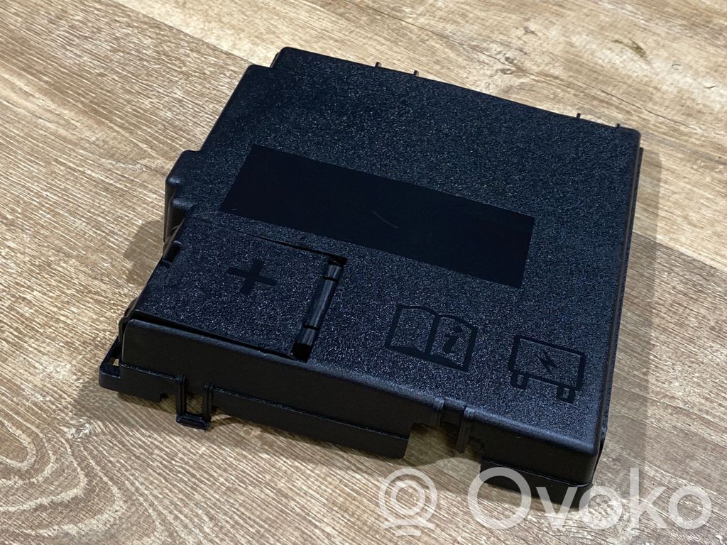 Land Rover Evoque II Fuse box cover 