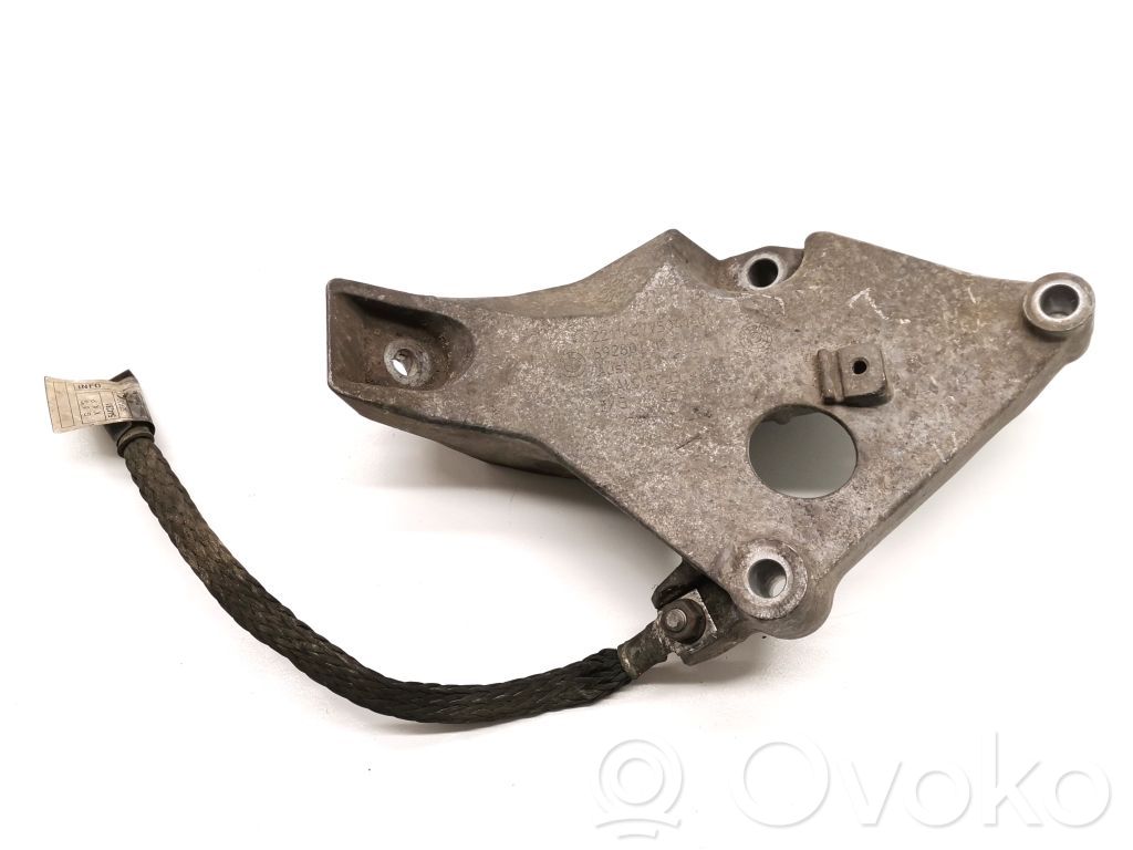 BMW 3 E90 E91 Engine mounting bracket 