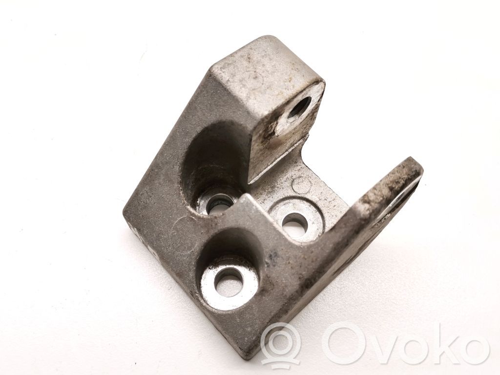 Volvo V40 Engine mounting bracket 