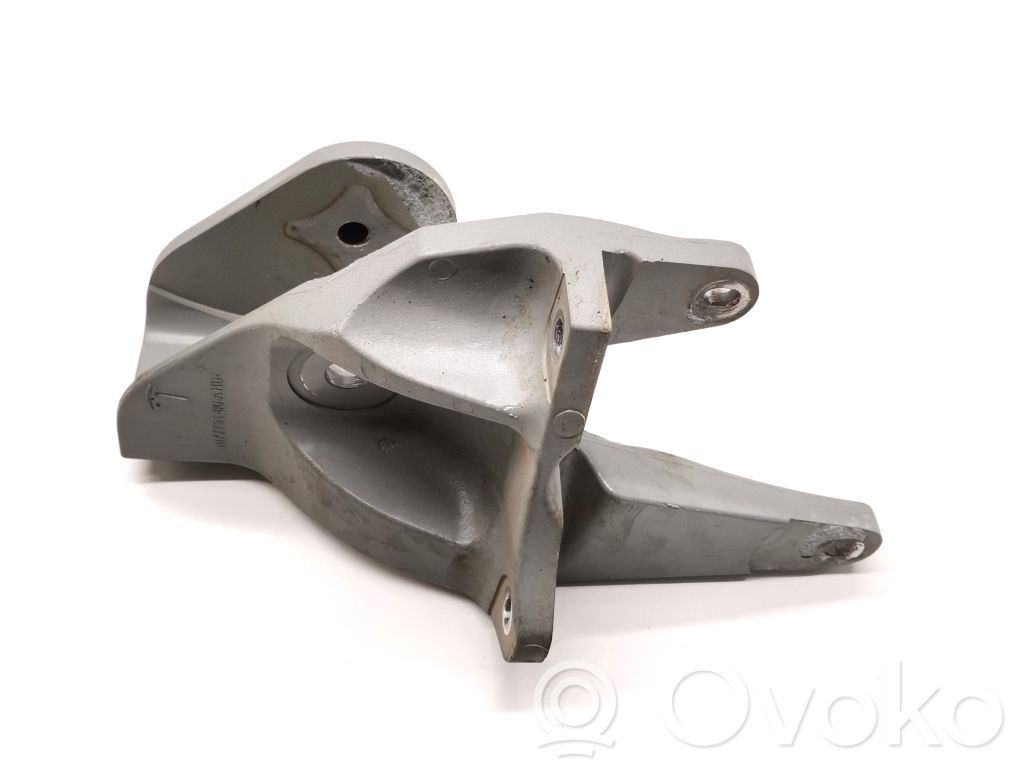 Engine mounting bracket   107775100A