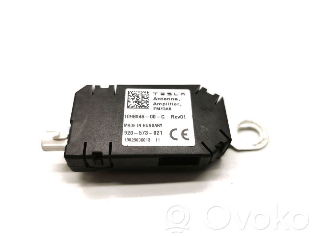 Tesla Model 3 Antenos stiprintuvas 