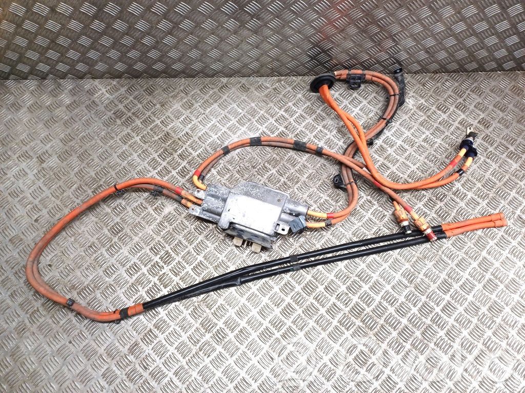 Tesla Model X Kibirkšties paskirstytojas (trampliorius) 