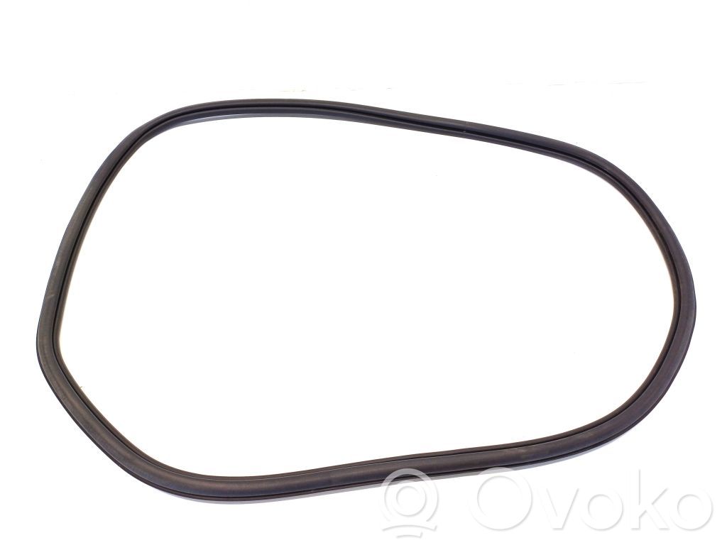 Aizmugurē apdares gumija (virsbūvē)   82G833722B