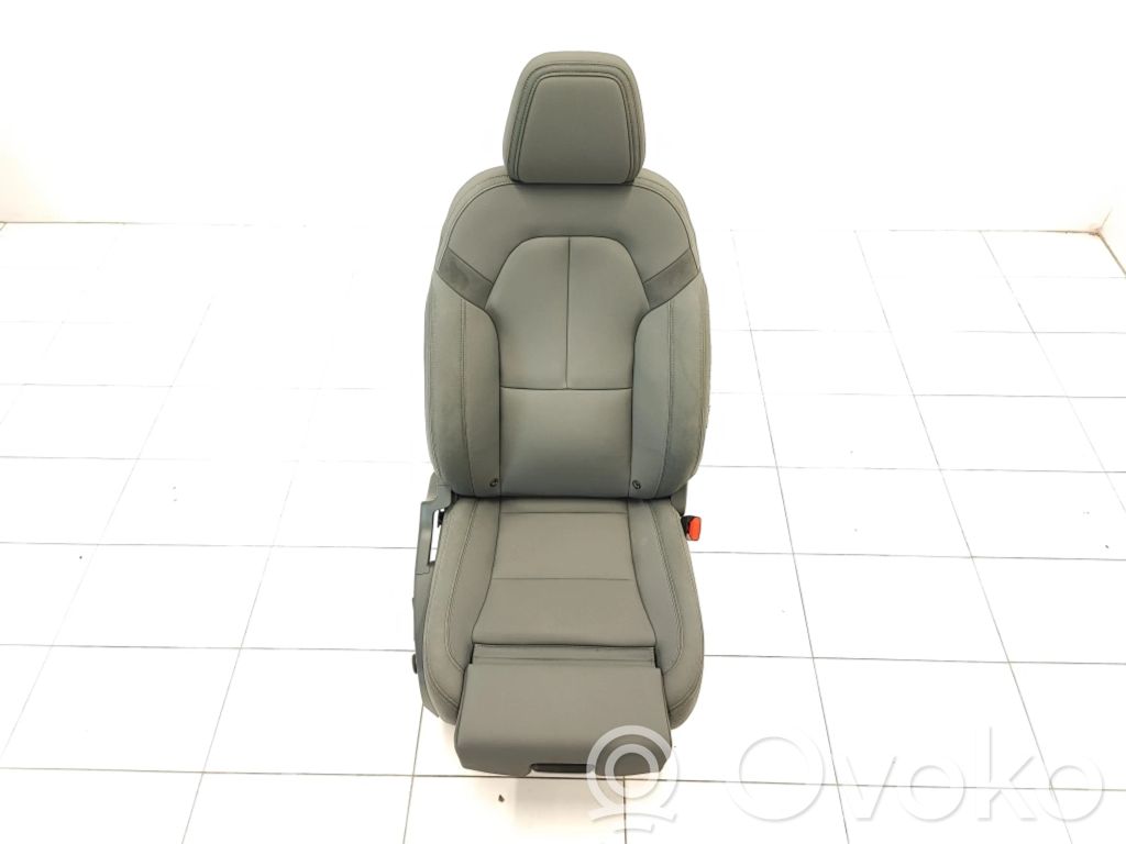 Polestar 2 Front passenger seat 