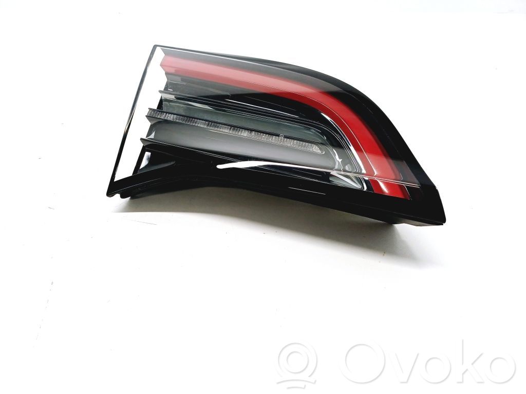 Tesla Model Y Takaluukun takavalot 