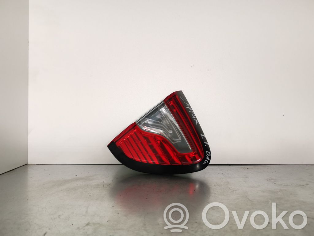 Renault Captur Tailgate rear/tail lights 