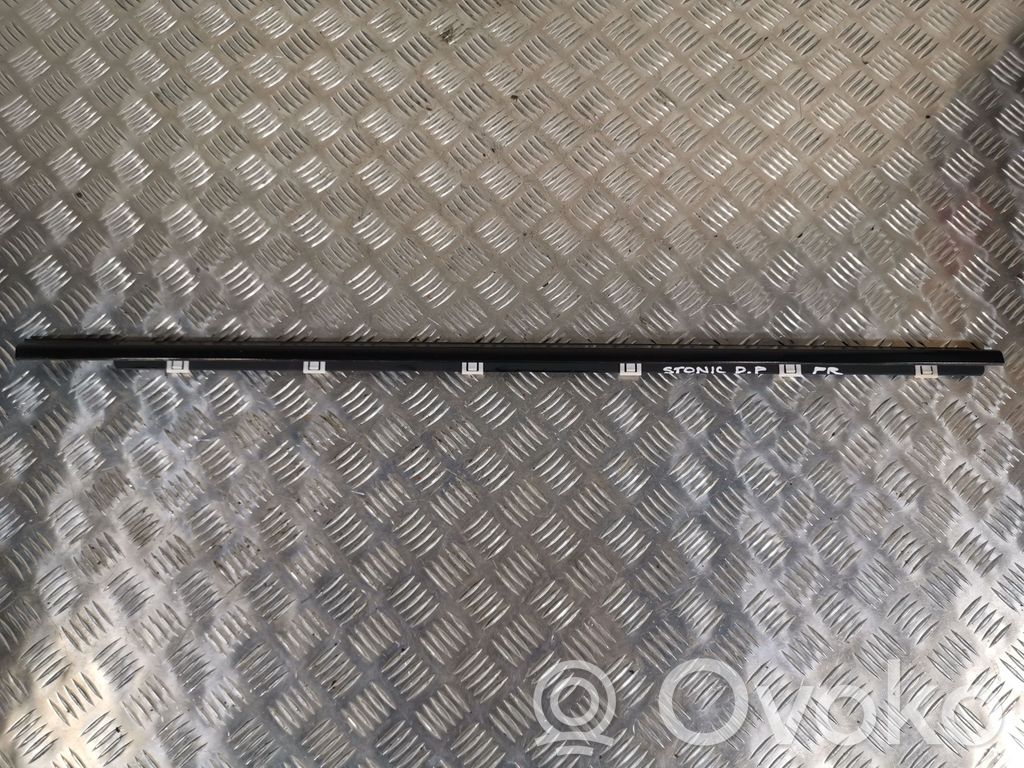 KIA Stonic Front door glass trim molding 