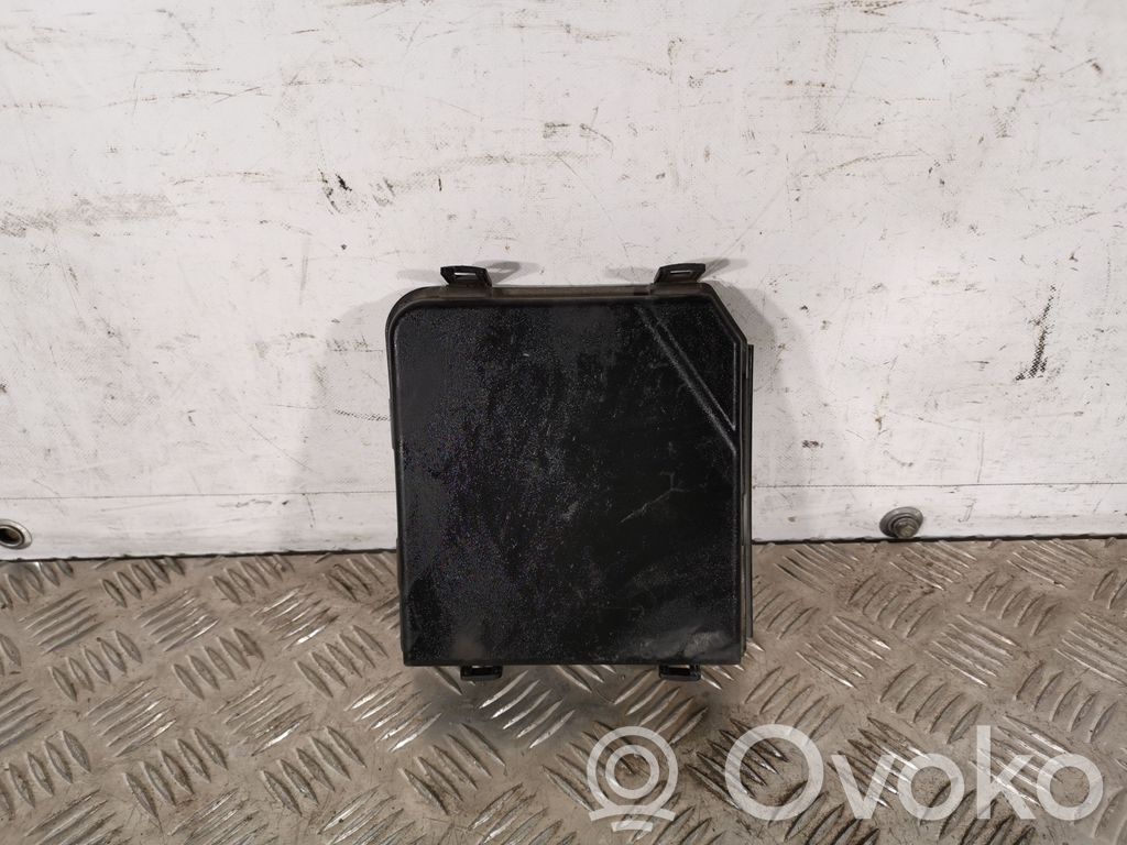 Nissan X-Trail T32 Fuse box cover 