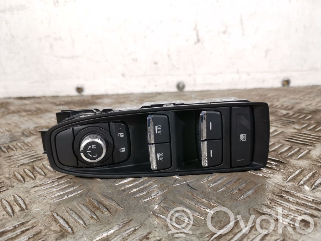 Electric window control switch   83071SJ090