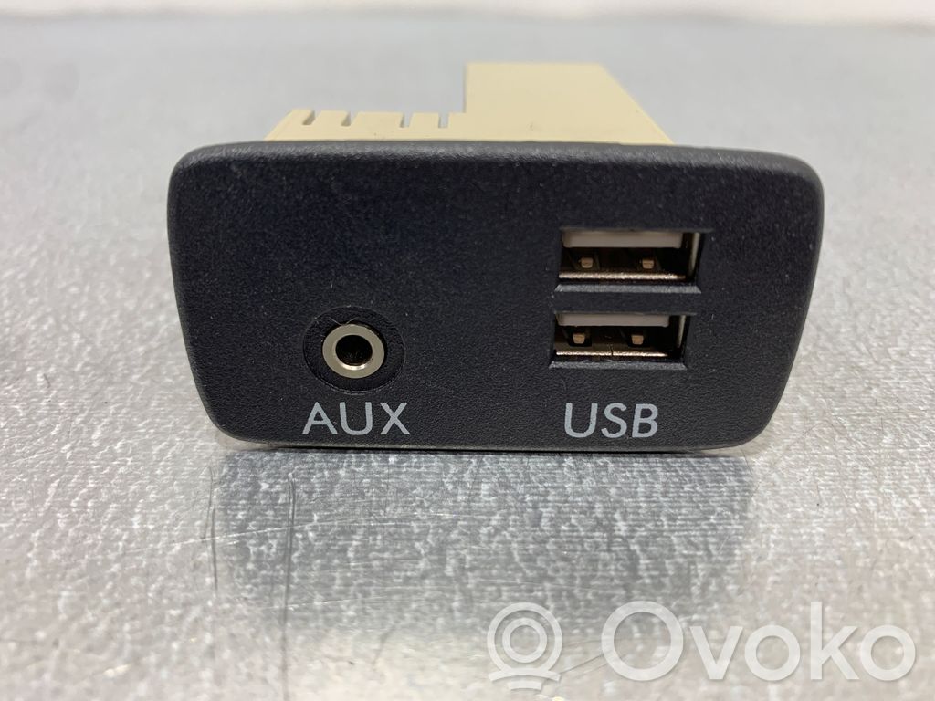 Enchufe conector USB   86257AL200