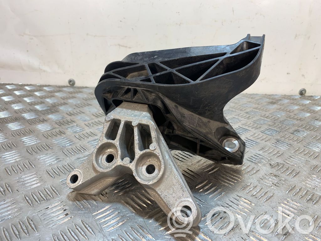 Engine mount bracket   EB2PT