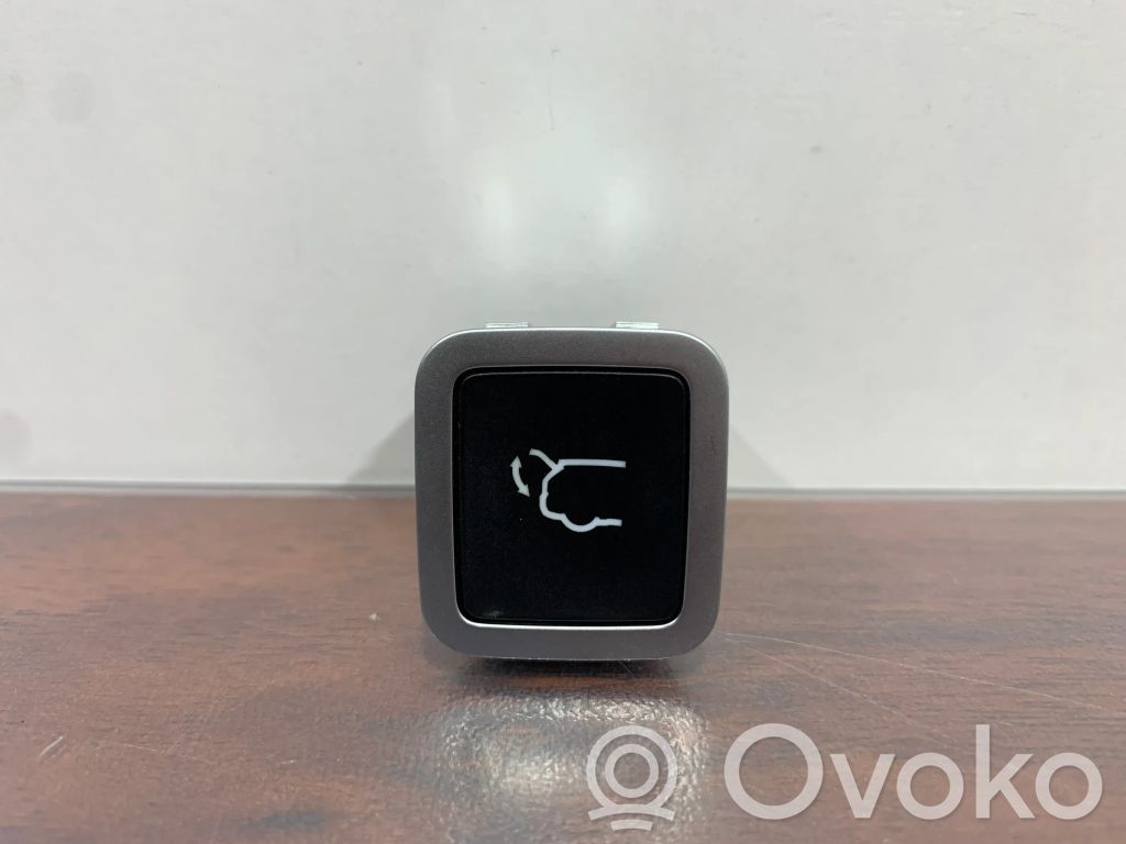 Chrysler Pacifica Tailgate/boot open switch button 