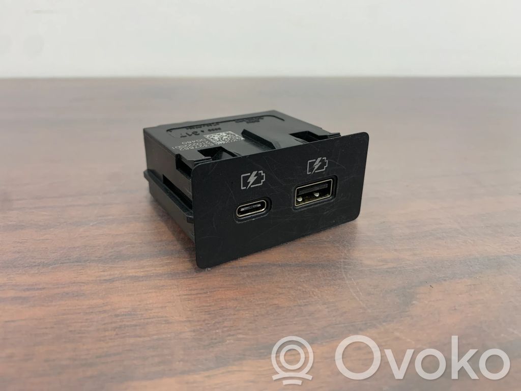 Mitsubishi Outlander IV Enchufe conector USB 