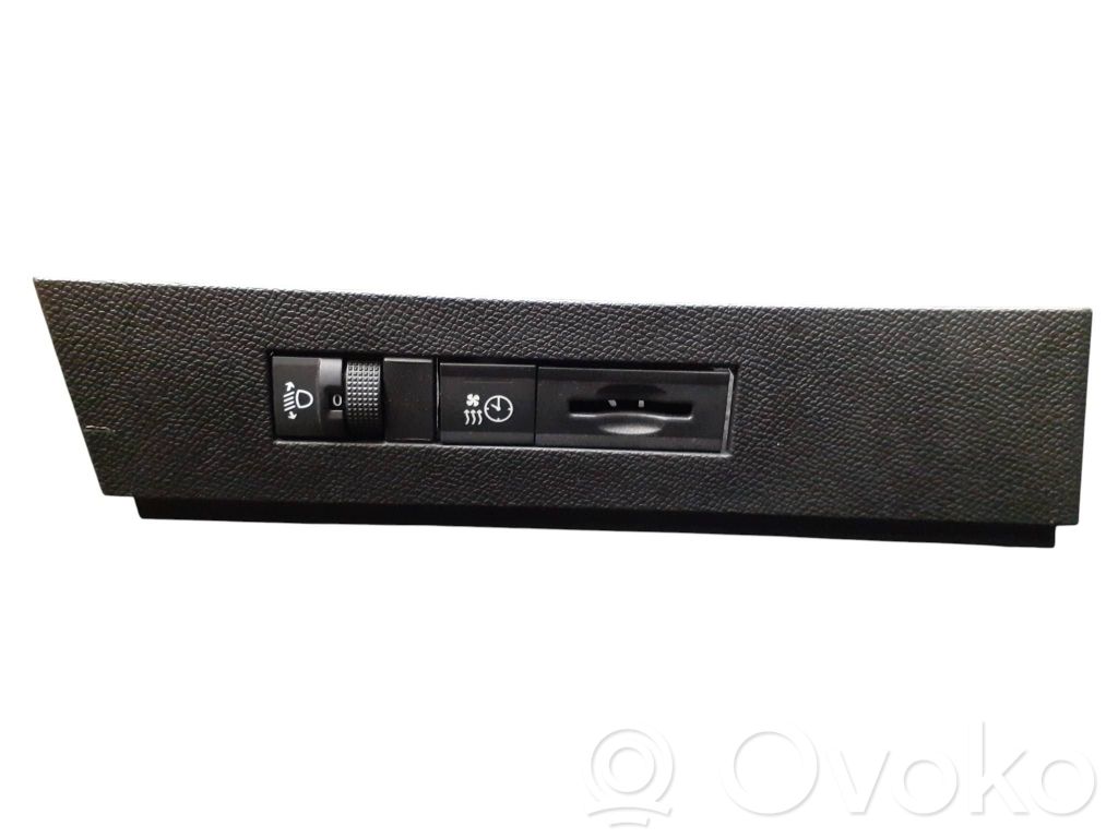 Opel Astra L Light switch 