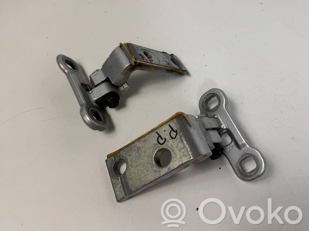 Front door upper hinge   31457957