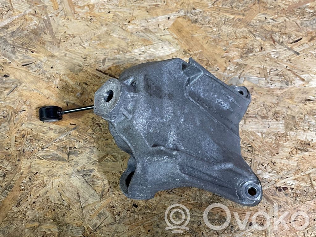 Audi A4 S4 B9 Engine mounting bracket 