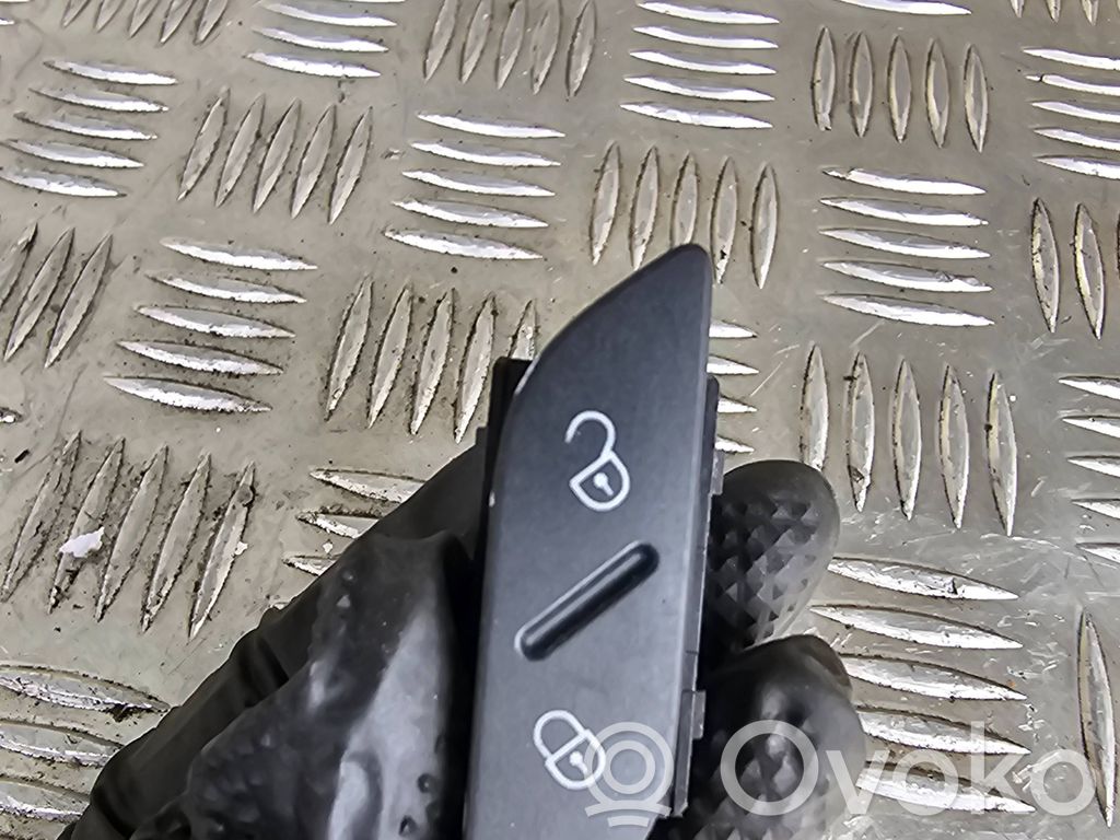 Volkswagen Golf VI Central locking switch button 