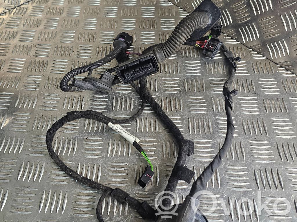 Cableado de puerta trasera   8U0971687B