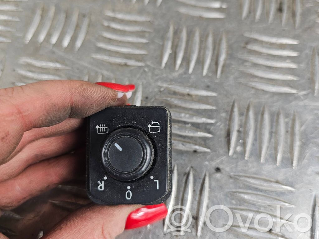 Volkswagen PASSAT B8 Wing mirror switch 