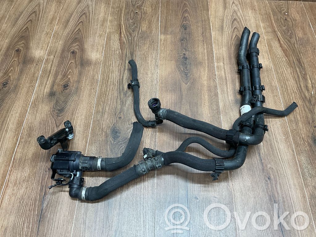 Land Rover Range Rover Velar Moottorin vesijäähdytyksen putki/letku 