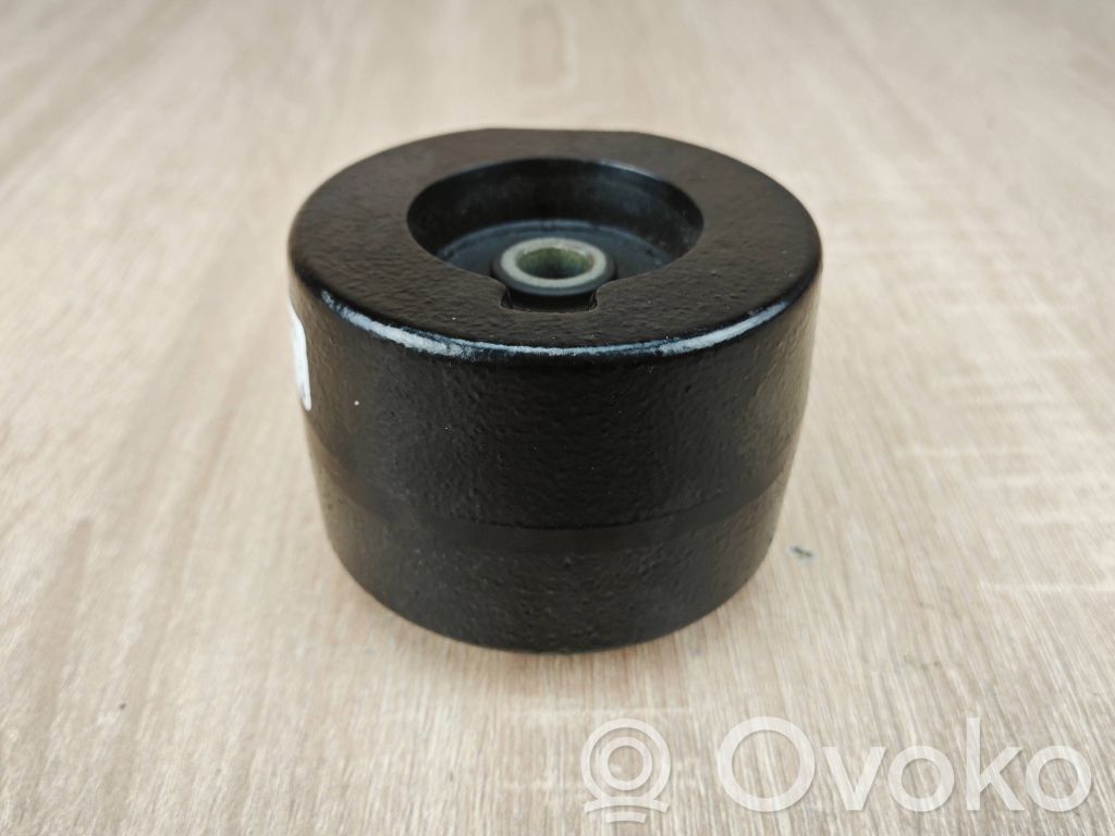 BMW 8 G16 Mocowanie stabilizatora osi tylnej 
