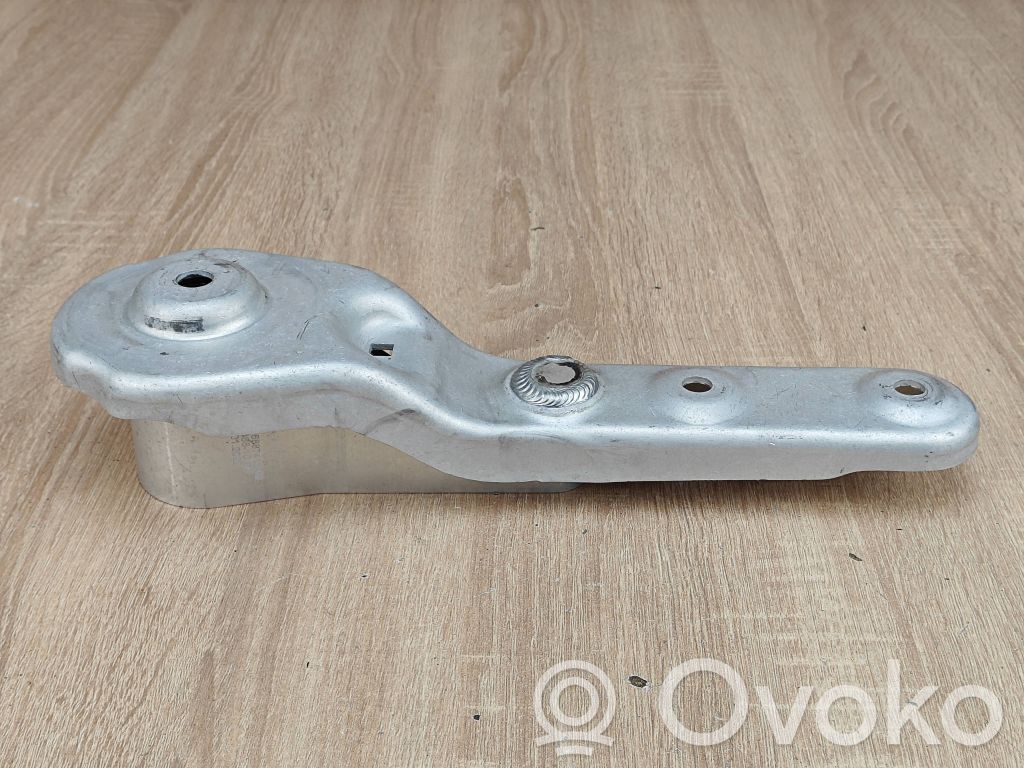 BMW 8 G16 Mocowanie stabilizatora osi tylnej 