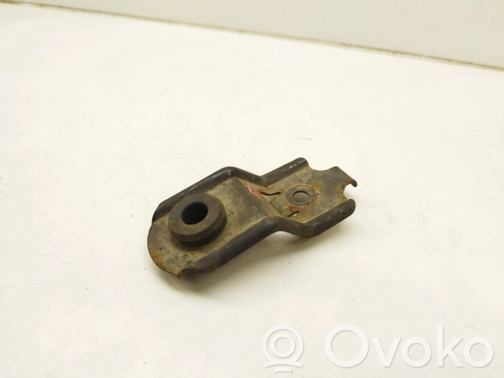 Radiator mount bracket