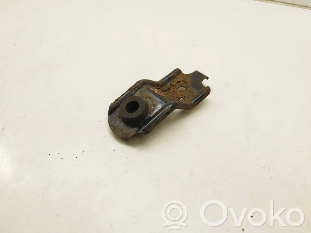 Radiator mount bracket