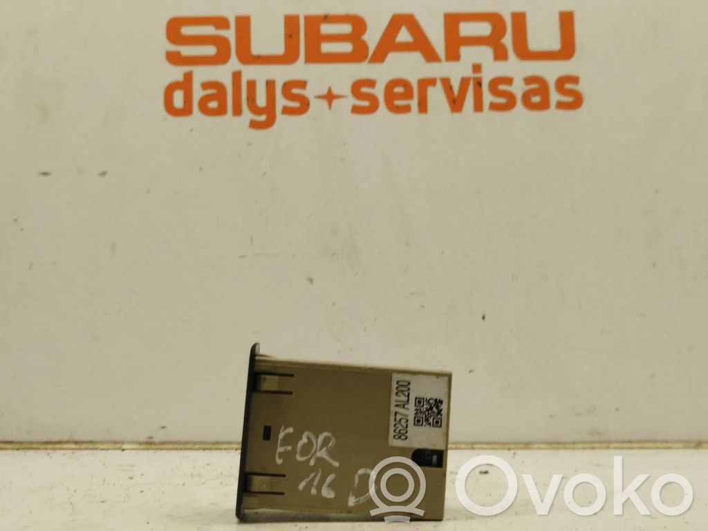 Subaru Forester SJ Enchufe conector USB 